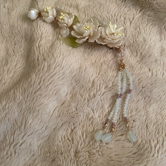 Graceful white flowers hairpin with detachable blue tassel, never worn, royalty main image 9